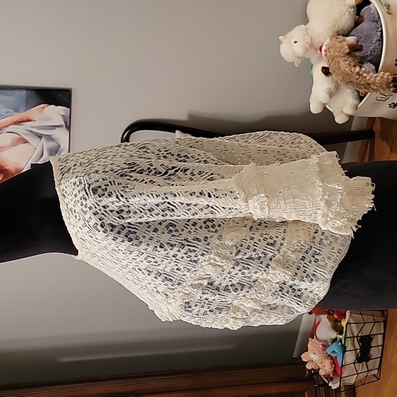 Adorable beige crop top - Picture 3 of 5